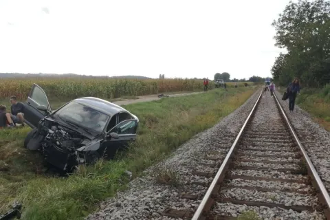 Vlak naletio na auto