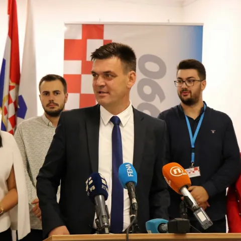 Ilija Cvitanović ponovno je izabran na čelo HDZ-a 1990 na VI. izbornom Saboru te stranke