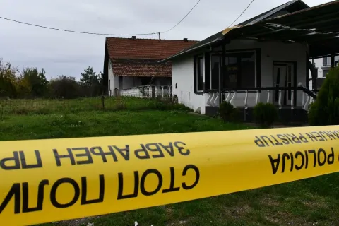 23.10.2021. Brcko (BiH) - U pozaru koji je zahvatio stambeni objekt u Brckom zivot je izgubilo sest osoba. Pretpostavlja se da je u pitanju trovanje ugljicnim monoksidom.