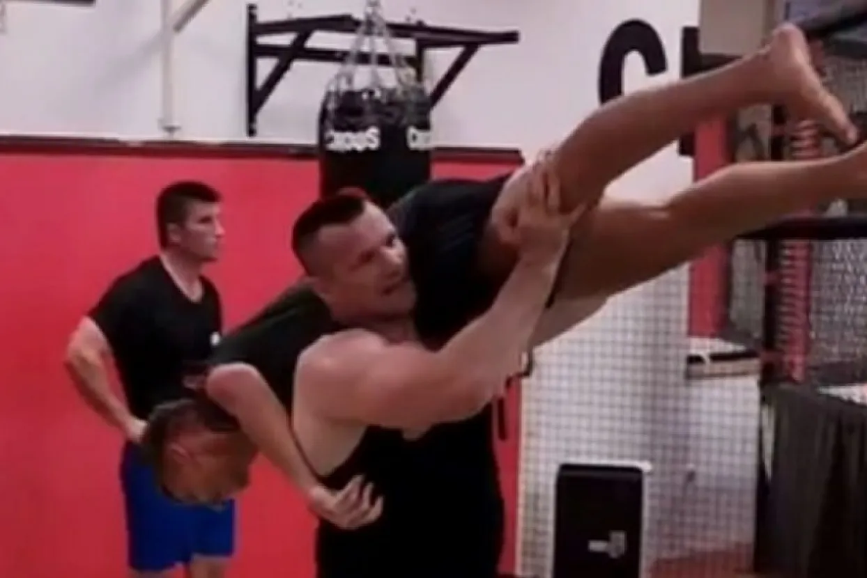 Cro Cop nosio Danija Olma