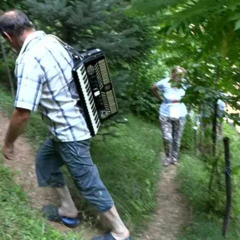 Fojničanin godinama vlastitim rukama gradio kaskade i pripremao parcelu za voće