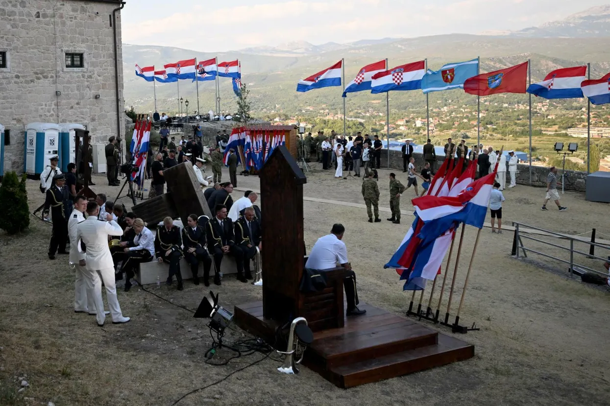 04.08.2022., Knin - Zastave u Kninu dan uoci 27. obljetnice VRO Oluja. Photo: Davor Puklavec/PIXSELL