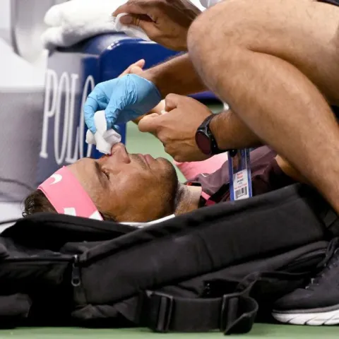 Rafael Nadal preokrenuo meč pa sam sebe &#39;nokautirao&#39;