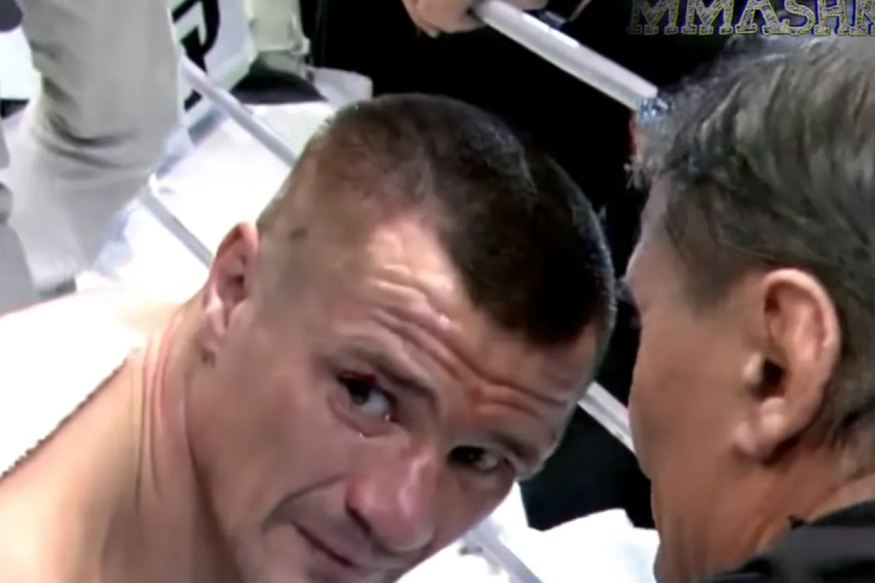 Cro Cop nakon primljenog udarca u genitalije