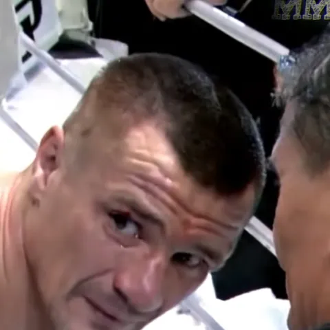 Cro Cop nakon primljenog udarca u genitalije