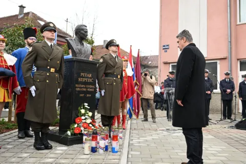 Milanović na otkrivanju spomenika generalu Stipetiću