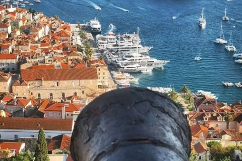 Hvar.