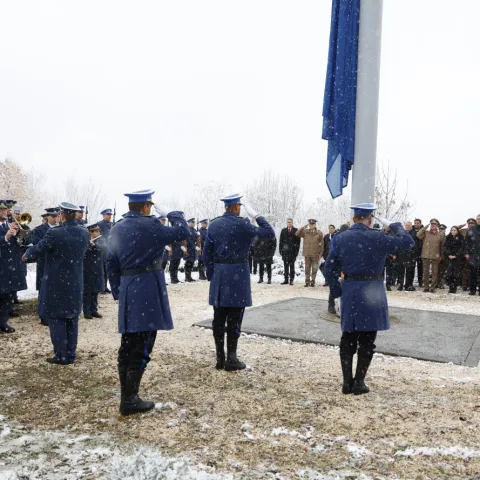 Podizanjem državne zastave na brdu Hum počelo obilježavanje Dana državnosti BiH<br>