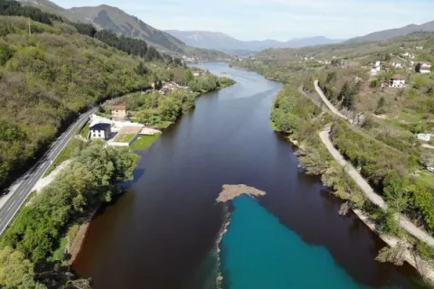 Jablaničko jezero preplavile alge