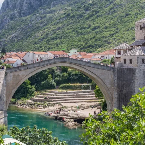 11.06.2018., Mostar, Bosna i Hercegovina - Ljeto u Mostaru. Grad pun turista. Stari mostPhoto: Grgo Jelavic/PIXSELL