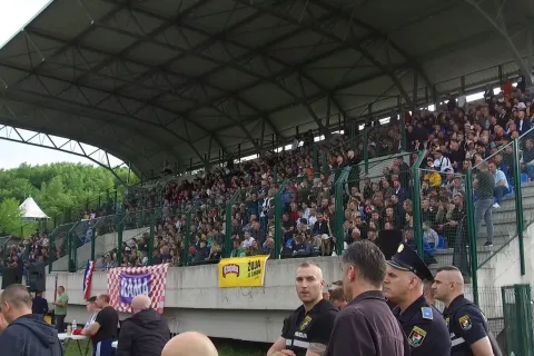 NOVI TRAVNIK, 16. svibnja (FENA) - Humane zvijezde Hrvatske i Bosne i Hercegovine napravile su pravi spektakl na današnjoj humanitarnoj utakmici na novotravničkom Gradskom stadionu. (Foto FENA/Duško Pucar)