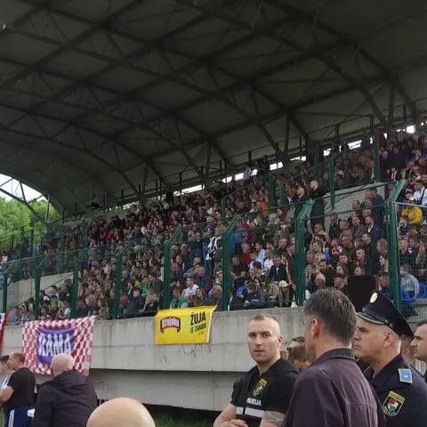 NOVI TRAVNIK, 16. svibnja (FENA) - Humane zvijezde Hrvatske i Bosne i Hercegovine napravile su pravi spektakl na današnjoj humanitarnoj utakmici na novotravničkom Gradskom stadionu. (Foto FENA/Duško Pucar)