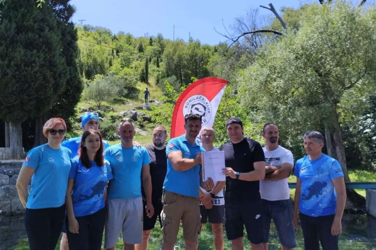 Ronioci i mještani očistili jezero Bezdan u Rodoču 