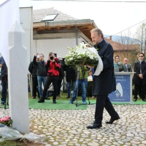 Odavanje počasti Rasimu Deliću - Bakir Izetbegović 