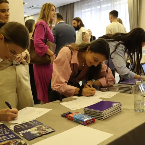 MOSTAR, 13. rujna (FENA) – Caritas BiH i Caritas Mostar s partnerima su organizirali početnu konferenciju projekta za zapošljavanje mladih ''Your Job'' kojeg podržavaju Europska unija i Švedska. (Foto FENA/Branka Soldo)