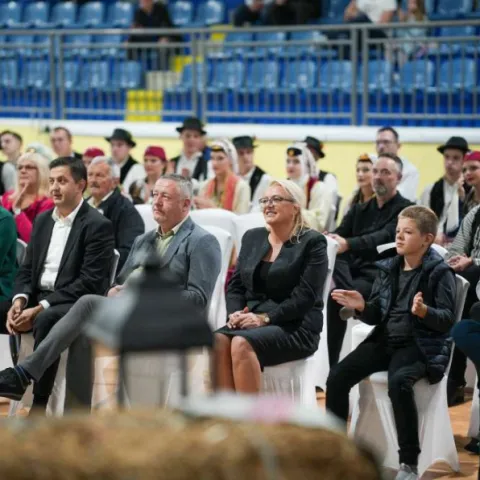 Bradara otvorila Smotru folklora 'Igrom da te upoznam' u Kreševu