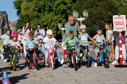 Više od 180 djece na biciklističkoj i atletskoj utrci u Čapljini