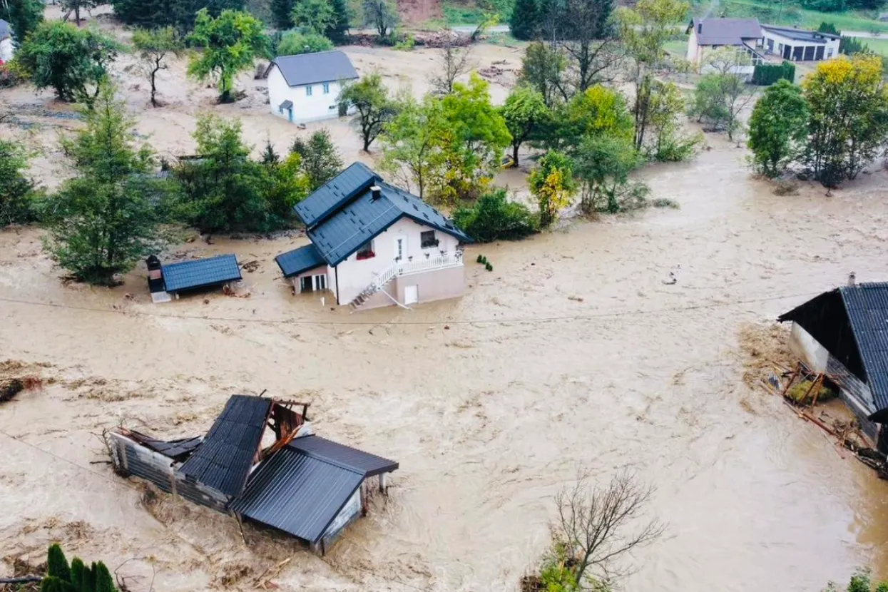 Stravične poplave i odroni u BiH