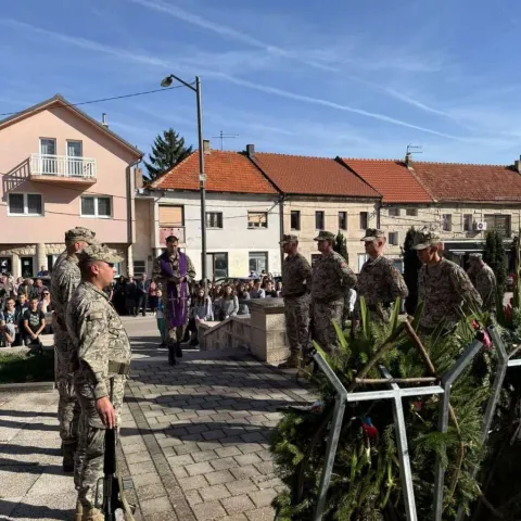 U Tomislavgradu položeni vijenci i služena sveta misa za hrvatske branitelje