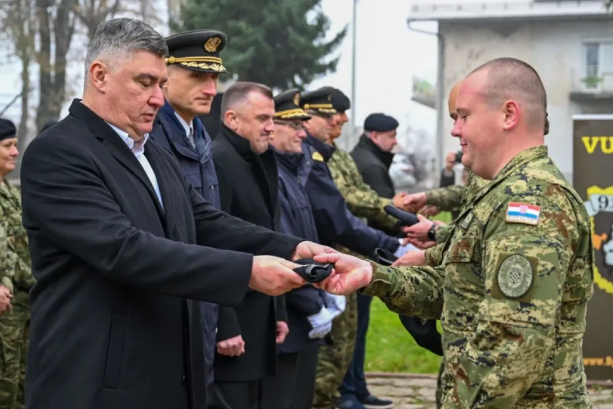 Milanović na obilježavanju 32. obljetnice ustrojavanja 9. gardijske brigade"Vukovi" i Dana Motorizirane bojne "Vukovi" Gardijske mehanizirane brigade