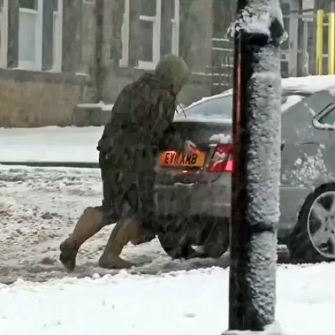 Snježna oluja pogodila Britaniju i Irsku