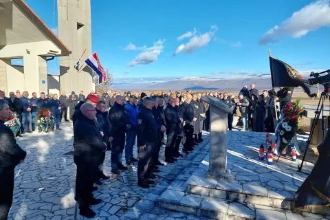 LIVNO, 29. studenog (FENA) - U organizaciji Ministarstva hrvatskih branitelja Republike Hrvatske i Odjela za branitelje Hrvatskog narodnog sabora Bosne i Hercegovine te i suorganizaciji Grada Livna u Livnu je u petak svečano obilježena 30. obljetnica operacije Zima 94.(Foto FENA/Mario Lončar)