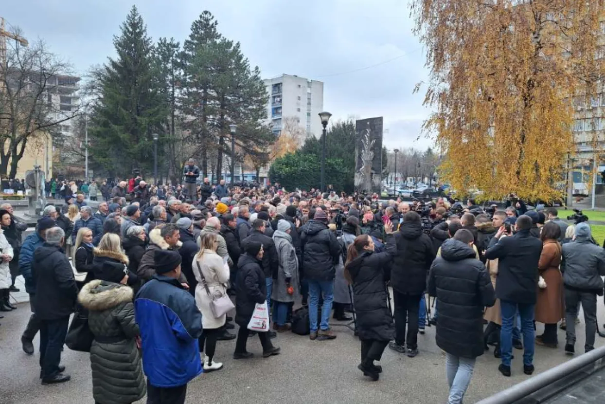 Stanivuković prosvjeduje ispred zgrade NSRS