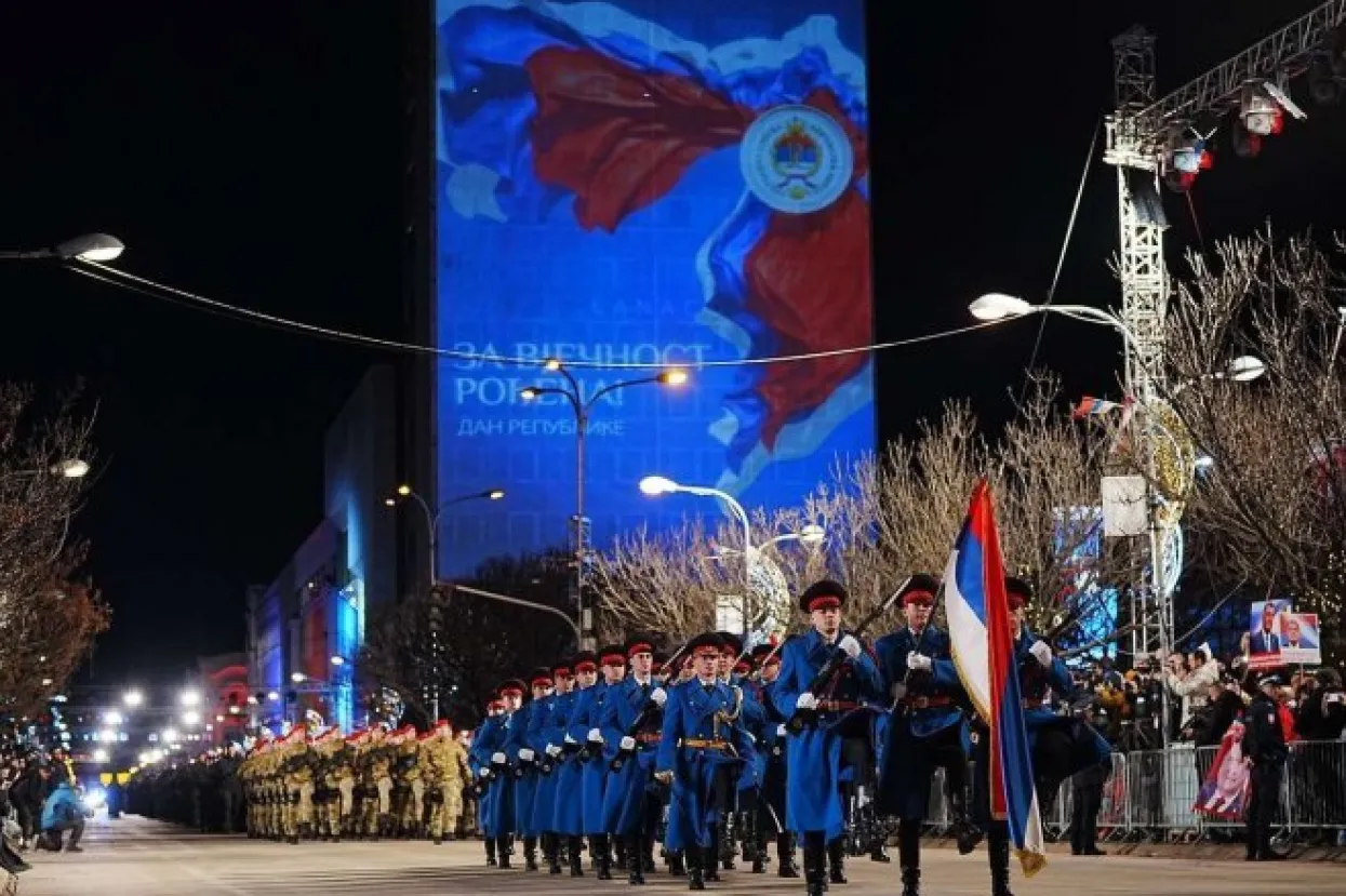 Završen svečani defile u Banjoj Luci, Višović mijenjao Dodika