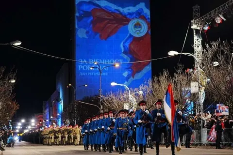 Završen svečani defile u Banjoj Luci, Višović mijenjao Dodika