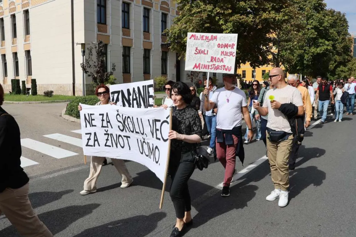 Sindikati obrazovanja HNŽ prosvjednom šetnjom obilježili Dan učitelja