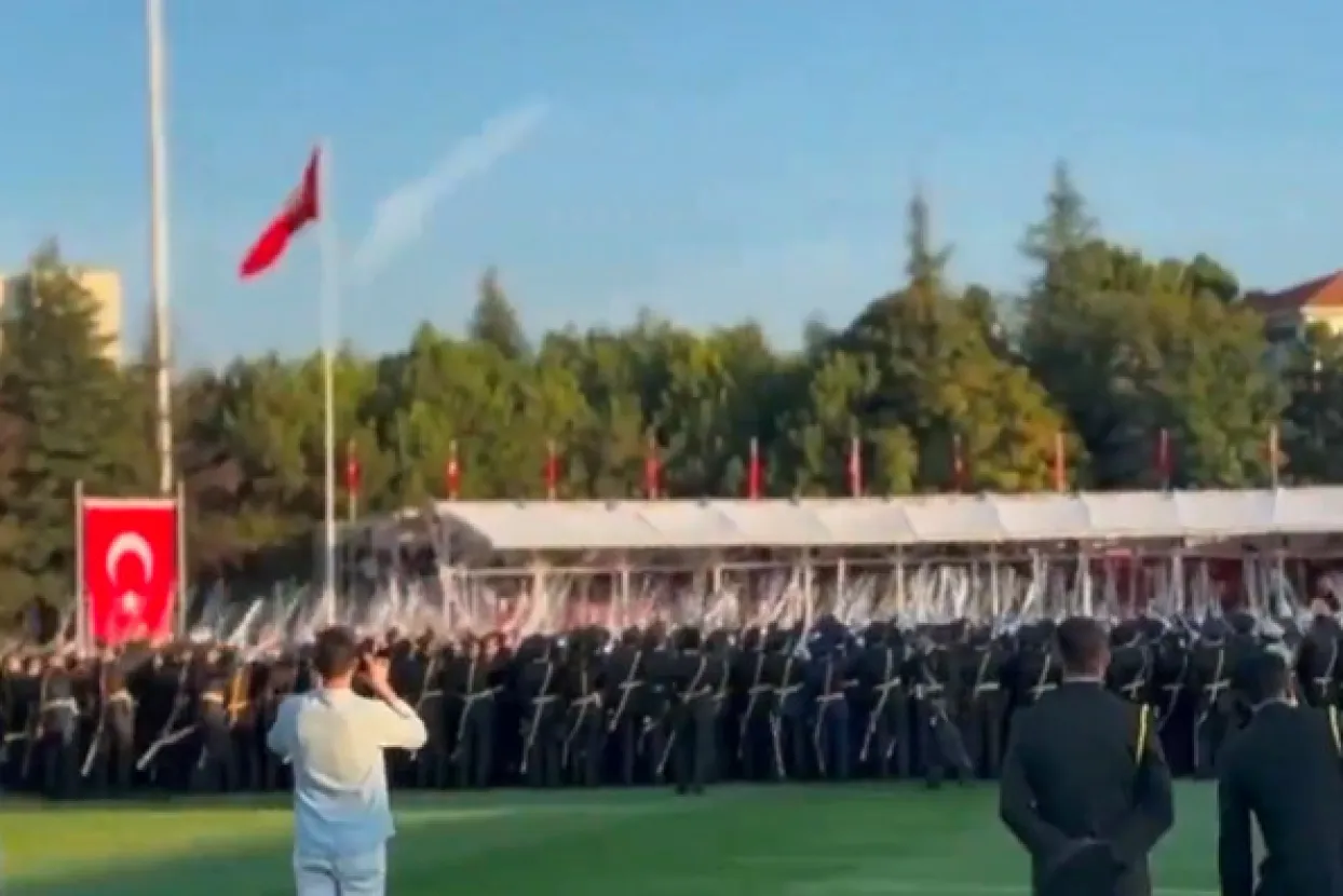 Mladi turski vojnici dali zabranjenu prisegu. Iz vojske izbacili i njih i nadređene 