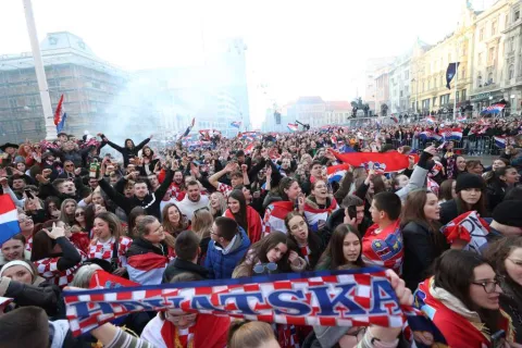 Pun Trg bana Jelačića dočekao srebrne rukometaše