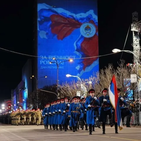 Završen svečani defile u Banjoj Luci, Višović mijenjao Dodika