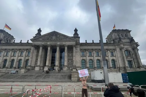 Feministkinje u Berlinu i Kijevu polugole prosvjedovale protiv AfD-a 